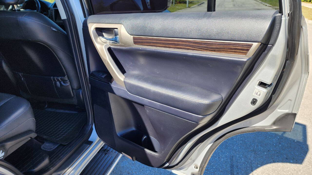 Used 2016 Lexus GX 460 image 17