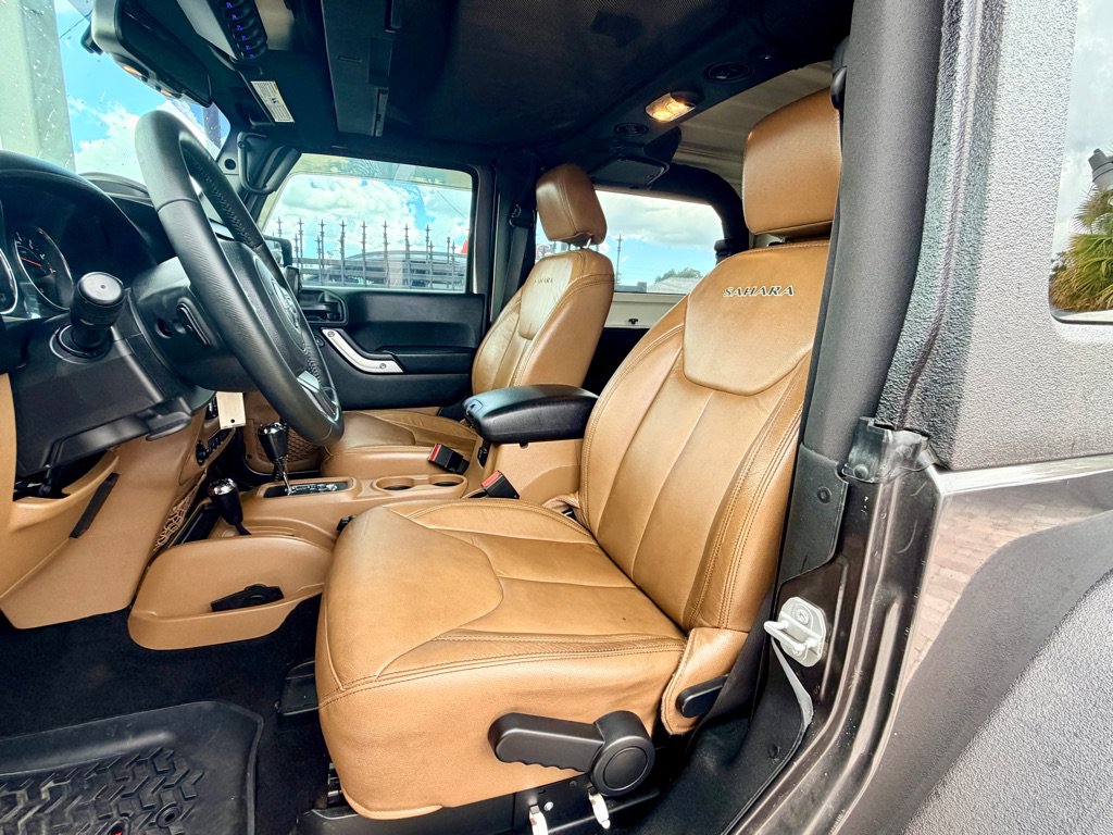 Used 2018 Jeep Wrangler Sahara w/ Connectivity Group AWD/4WD image 12