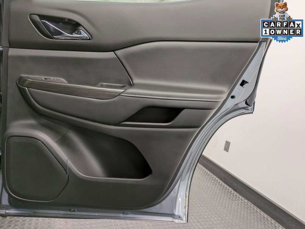 Used 2021 GMC Acadia SLT w/ Premium Package image 25