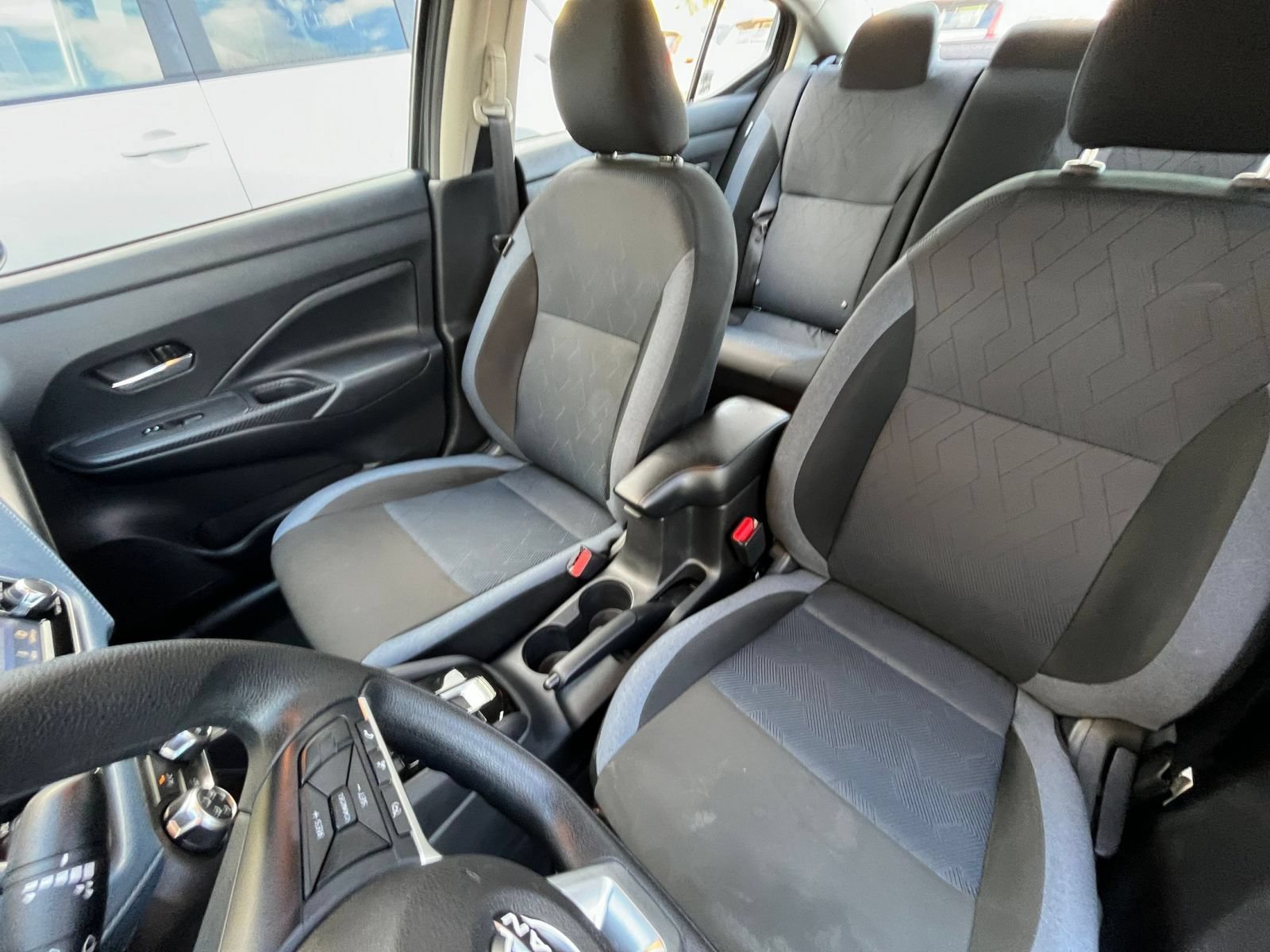 Used 2025 Nissan Versa SV FWD image 29