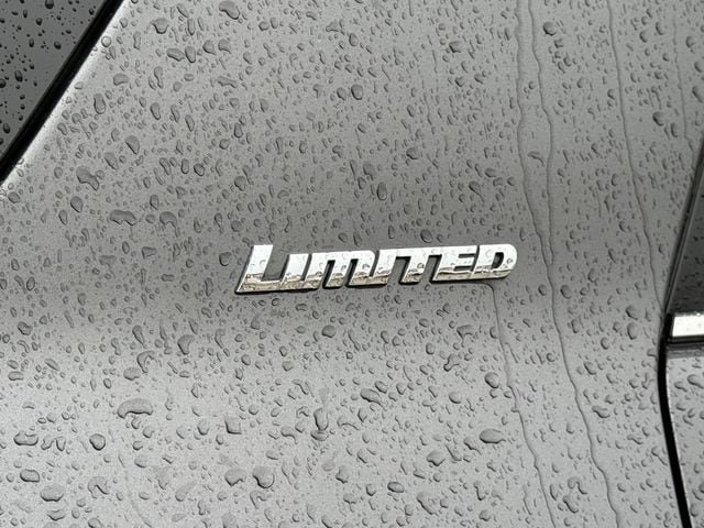 Used 2018 Toyota 4Runner Limited AWD/4WD image 8
