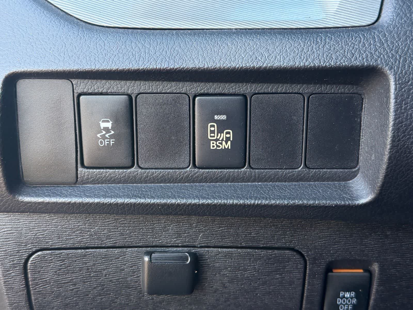 Used 2015 Toyota Sienna SE Premium FWD image 17