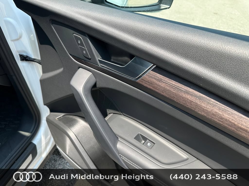 Used 2025 Audi Q5 e Premium Plus w/ Premium Plus Package AWD/4WD image 24