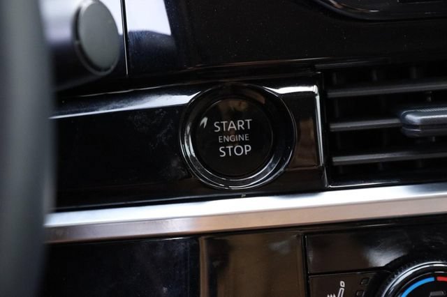 Certified 2025 Nissan Pathfinder Platinum AWD/4WD image 17