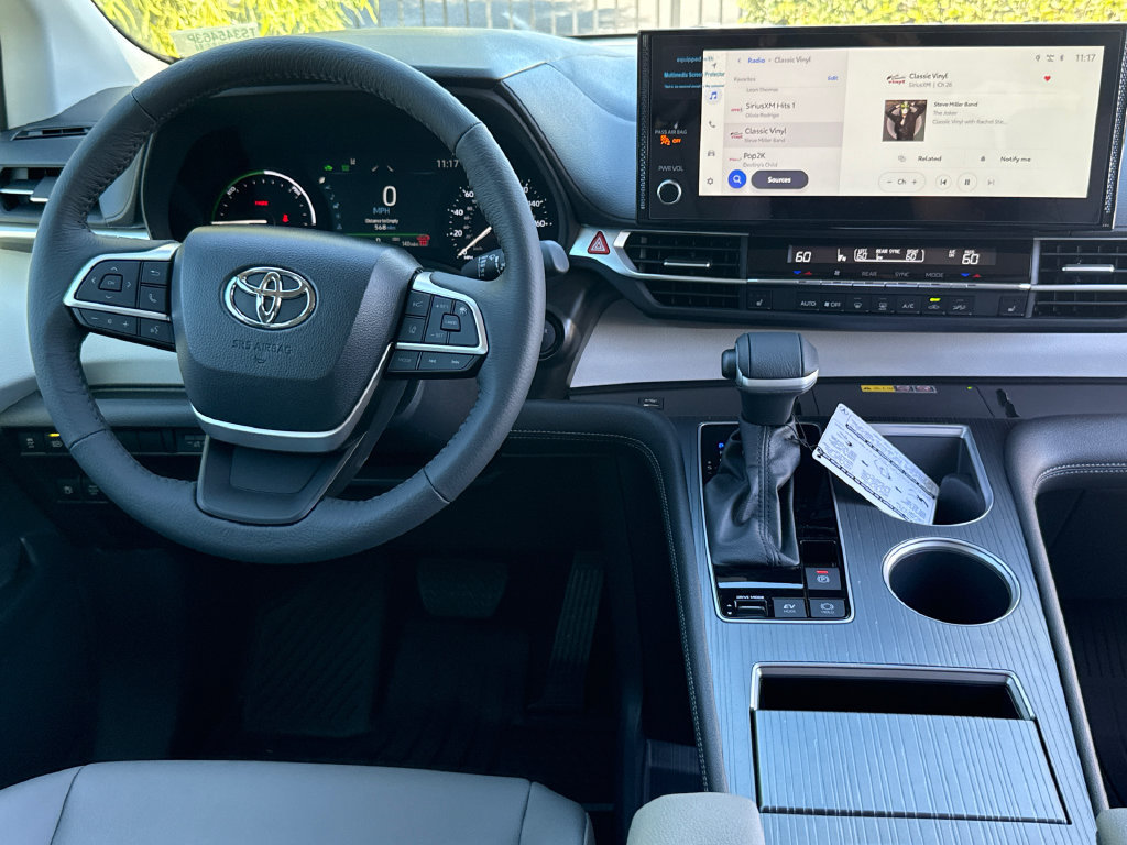 Certified 2026 Toyota Sienna XLE FWD image 23
