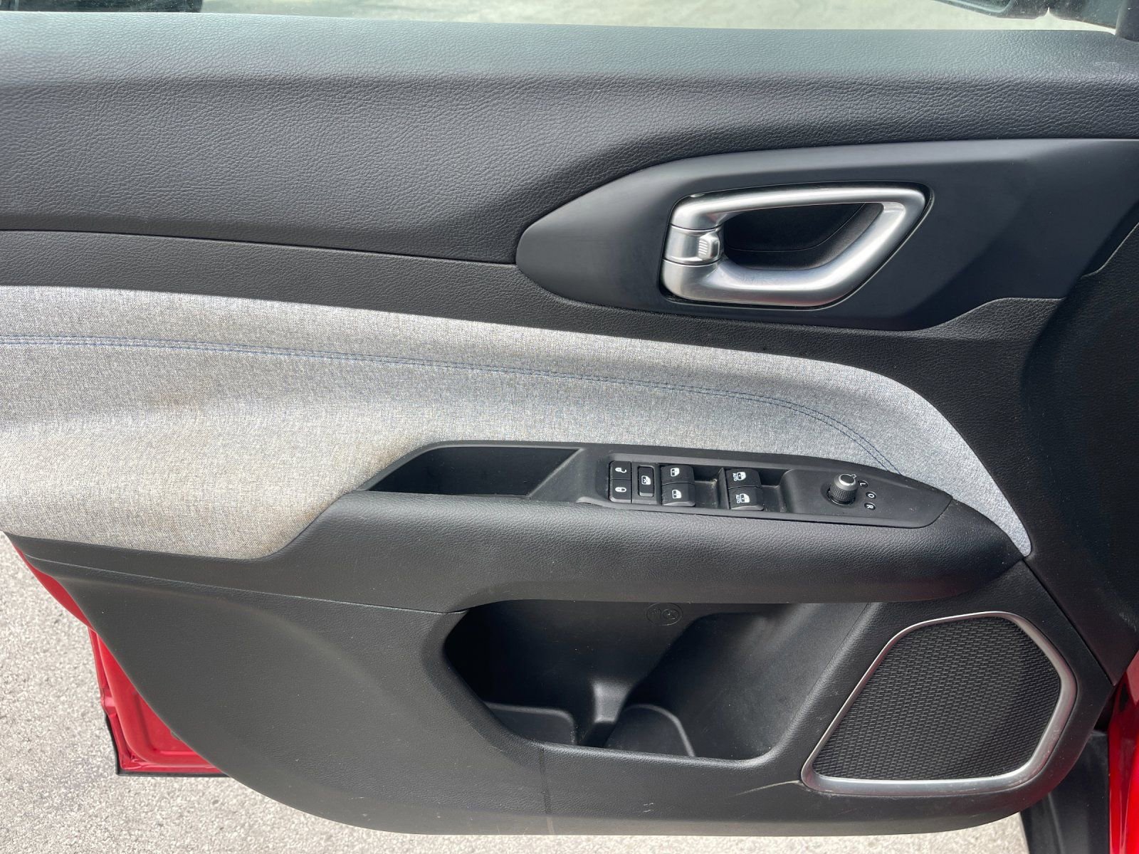 Used 2023 Jeep Compass Latitude image 12