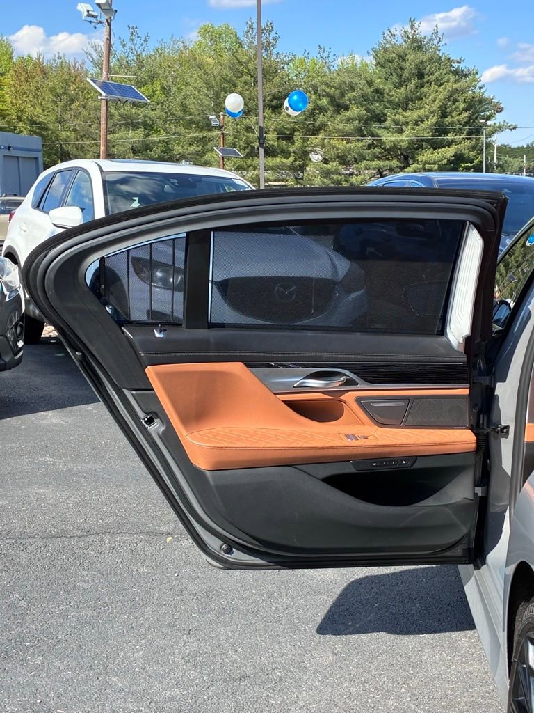 Used 2022 BMW 750i xDrive w/ Luxury Rear Seating Package AWD/4WD image 55