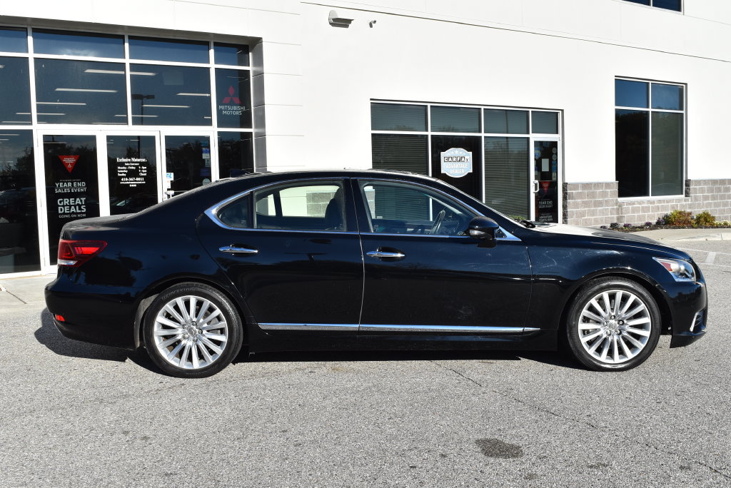 Used 2017 Lexus LS 460 AWD w/ Comfort Package image 2