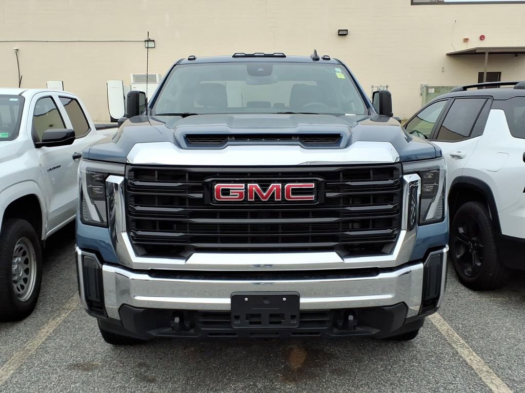 Used 2025 GMC Sierra 2500 Pro w/ Convenience Package image 3