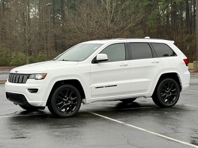 Used 2019 Jeep Grand Cherokee Altitude image 2
