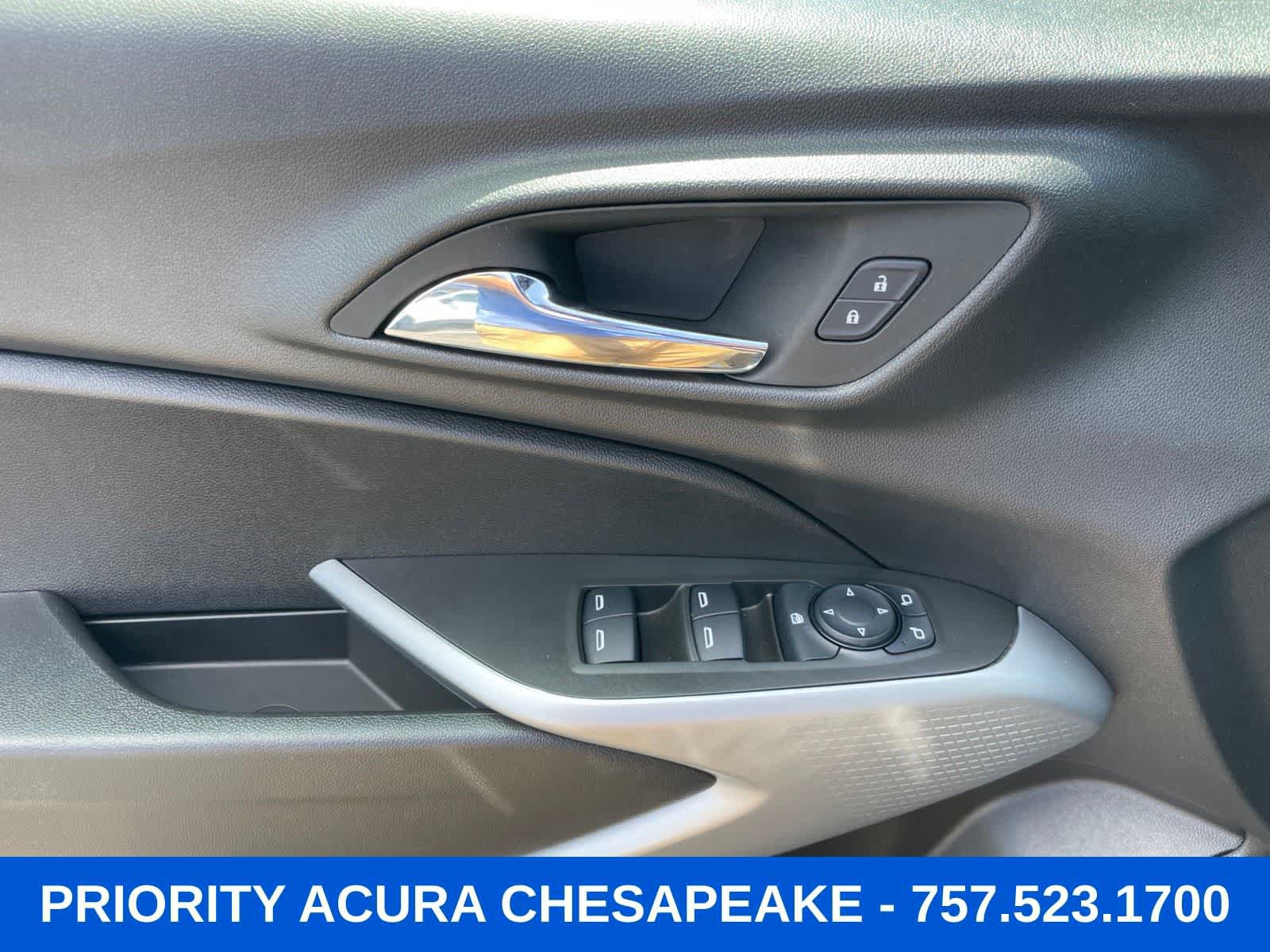 Used 2025 Chevrolet Trax LS w/ LS Convenience Package FWD image 11