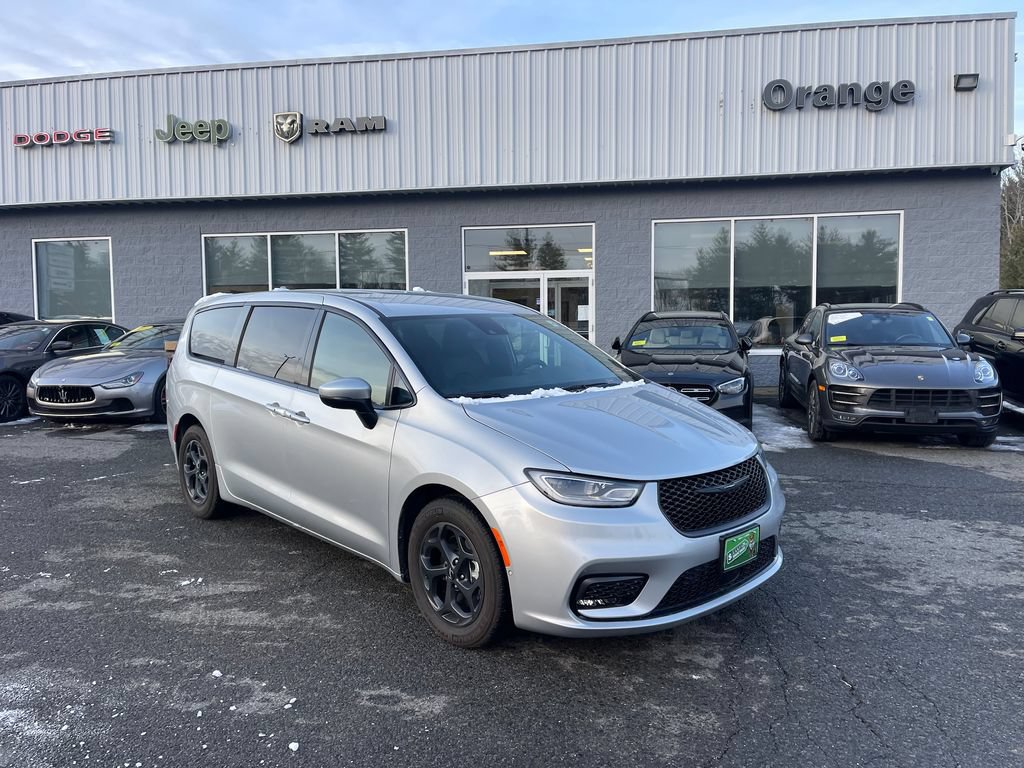 New 2023 Chrysler Pacifica Touring-L w/ S Appearance Package FWD image 9