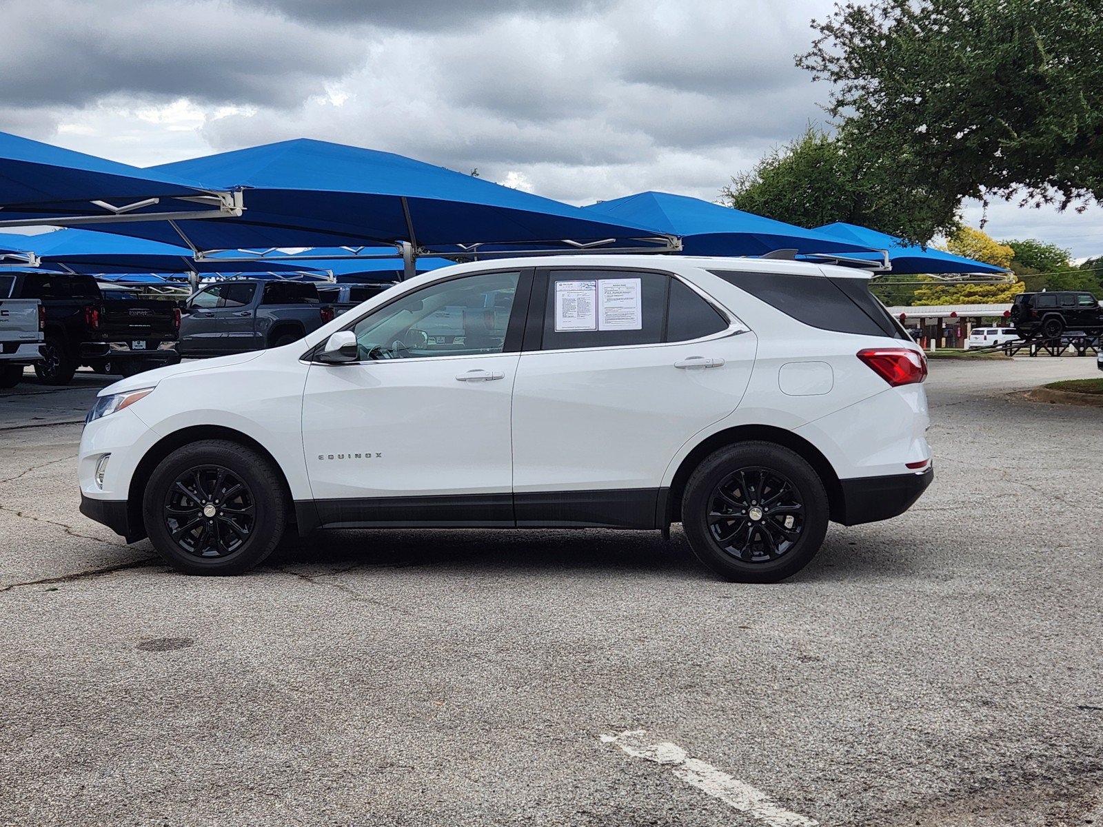 Used 2019 Chevrolet Equinox LT w/ Driver Convenience Package FWD image 3