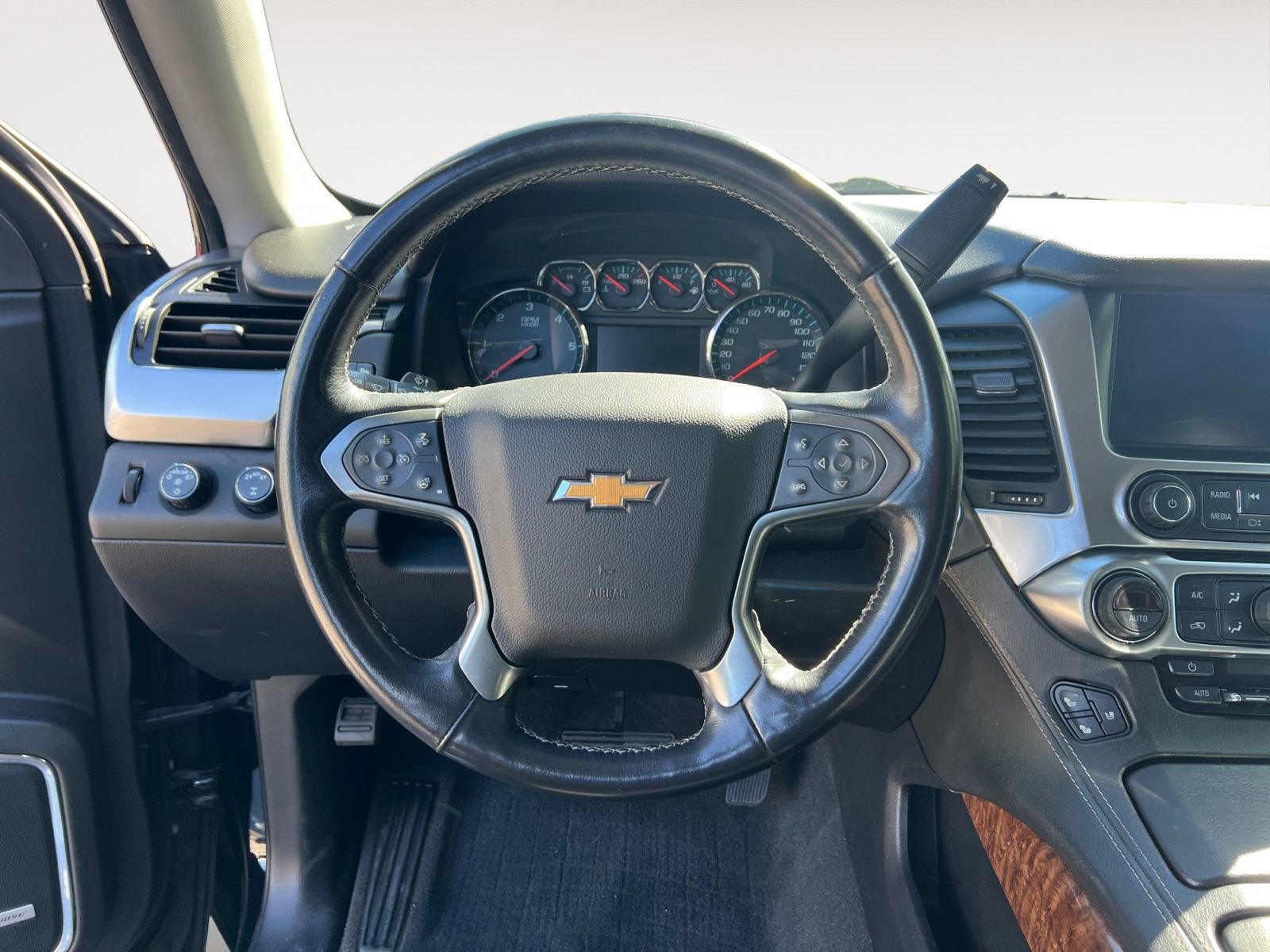 Used 2020 Chevrolet Suburban Premier image 12