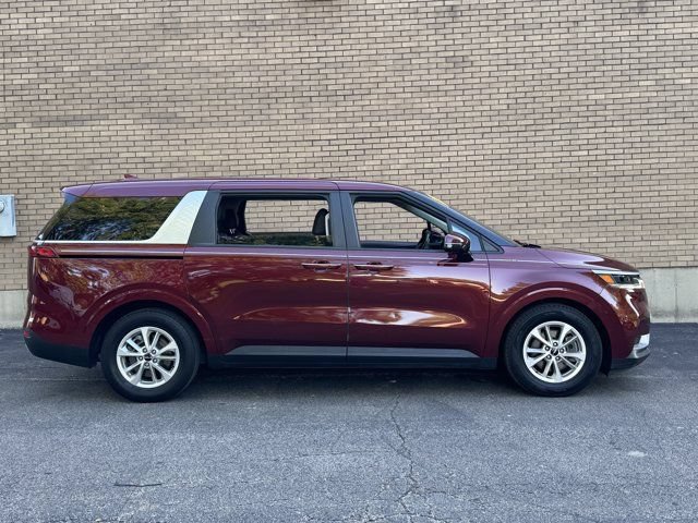 Used 2023 Kia Carnival LX FWD image 5