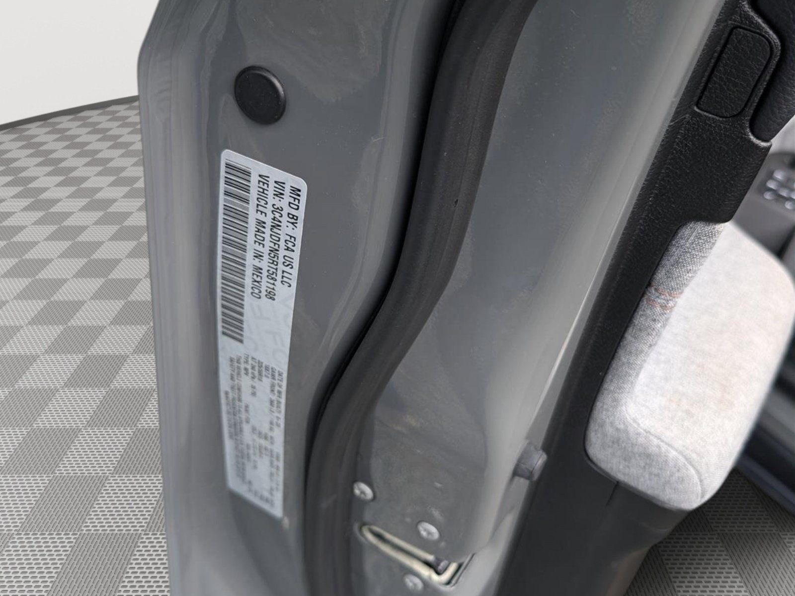 Used 2024 Jeep Compass Latitude AWD/4WD image 16