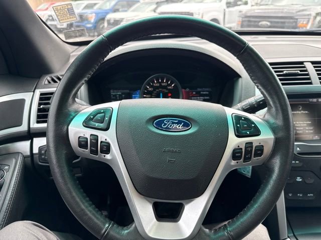 Used 2014 Ford Explorer XLT w/ Equipment Group 202A AWD/4WD image 12