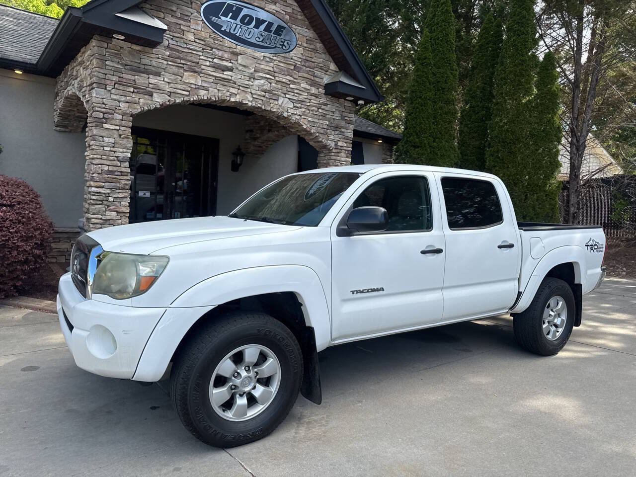 Used 2010 Toyota Tacoma PreRunner RWD image 2