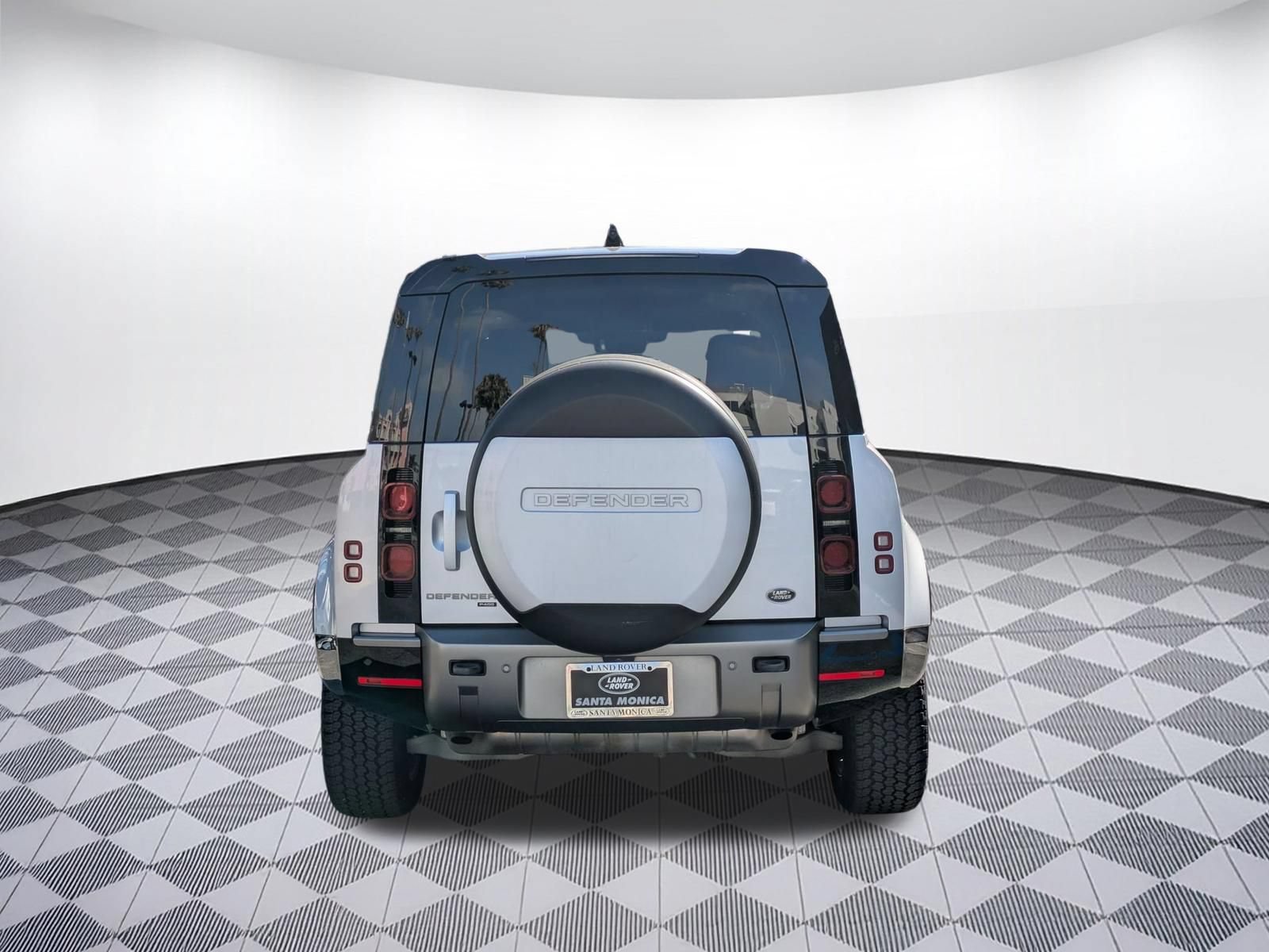 Used 2021 Land Rover Defender 110 X-Dynamic HSE AWD/4WD image 4