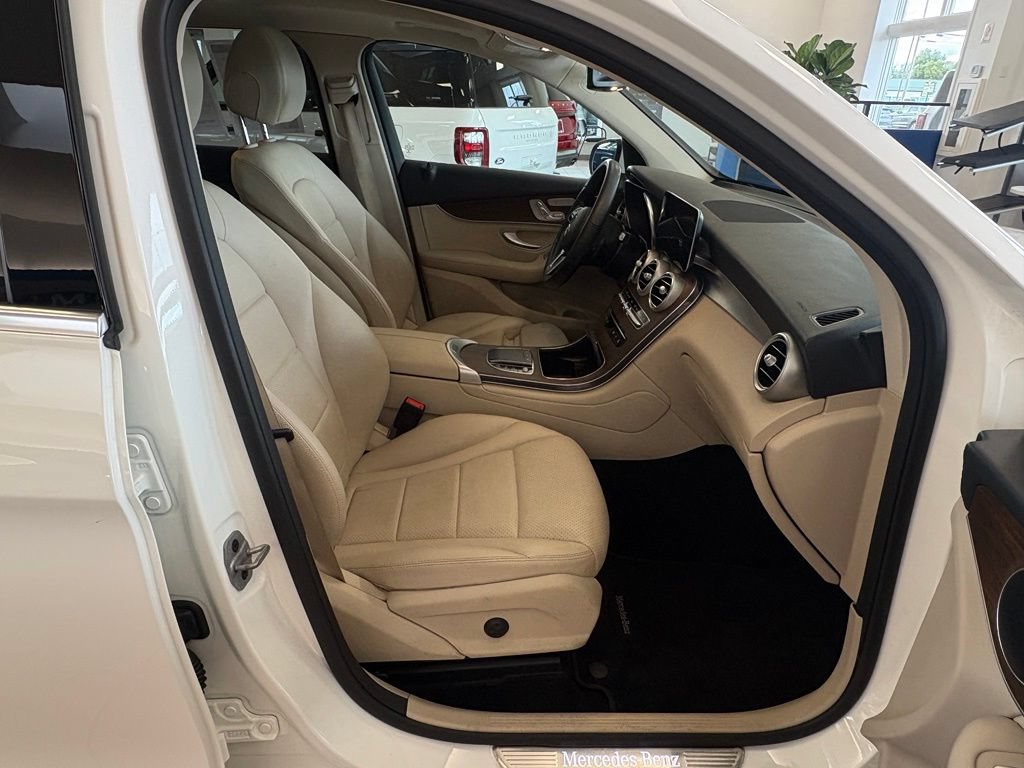 Used 2021 Mercedes-Benz GLC 300 4MATIC image 27