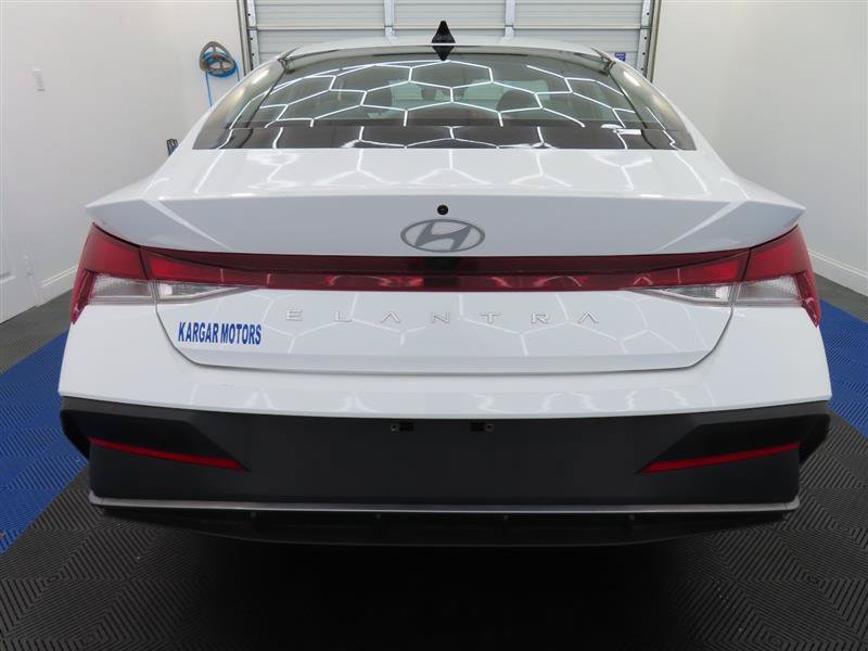 Used 2024 Hyundai Elantra SEL FWD image 11