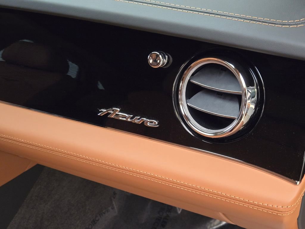 Used 2024 Bentley Bentayga image 27