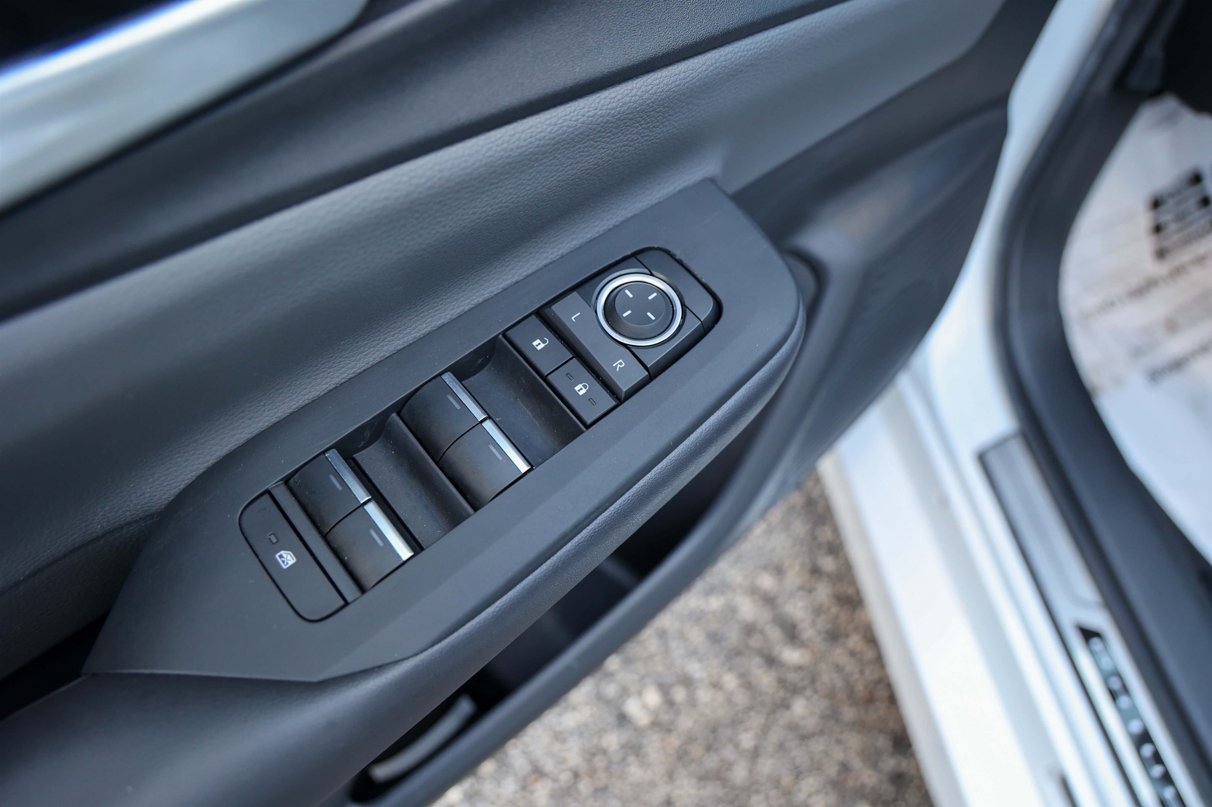 Used 2023 Toyota Prius XLE FWD image 34