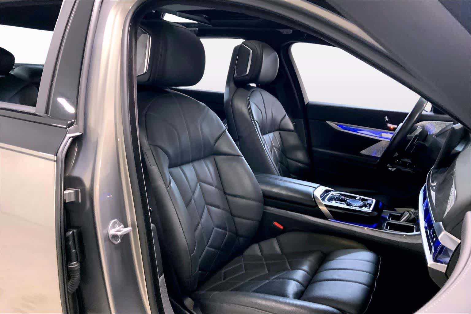 Certified 2023 BMW 760i xDrive AWD/4WD image 8