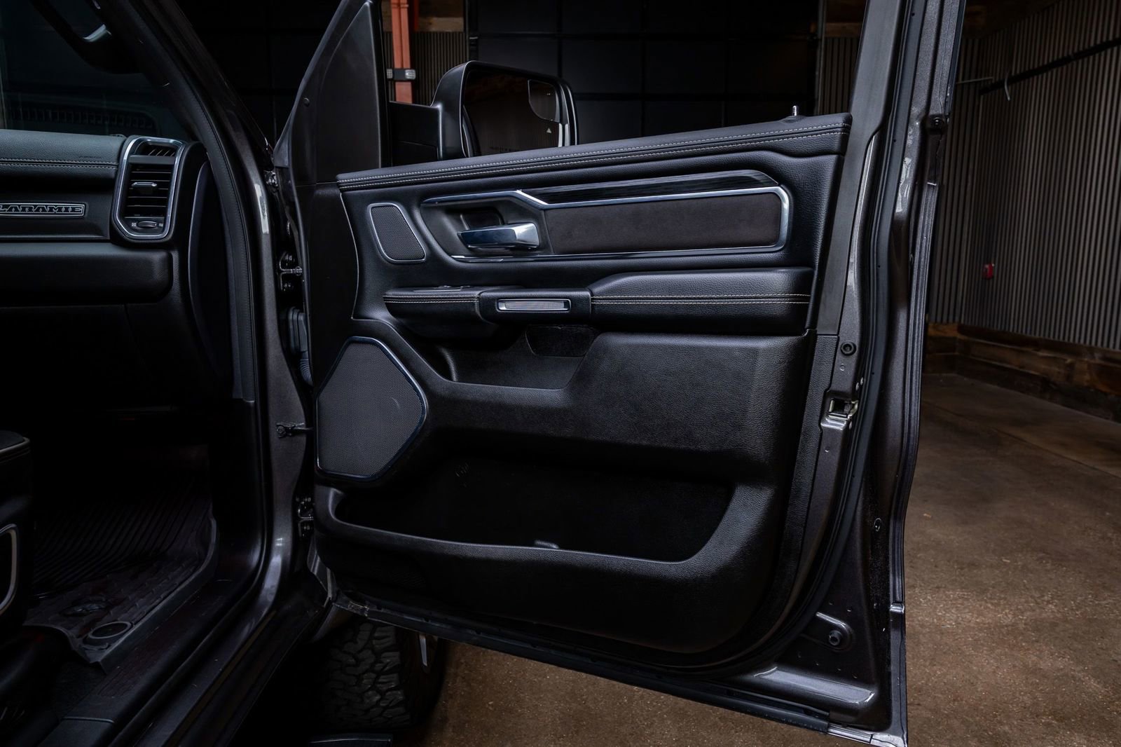 Used 2024 RAM 1500 Laramie image 37