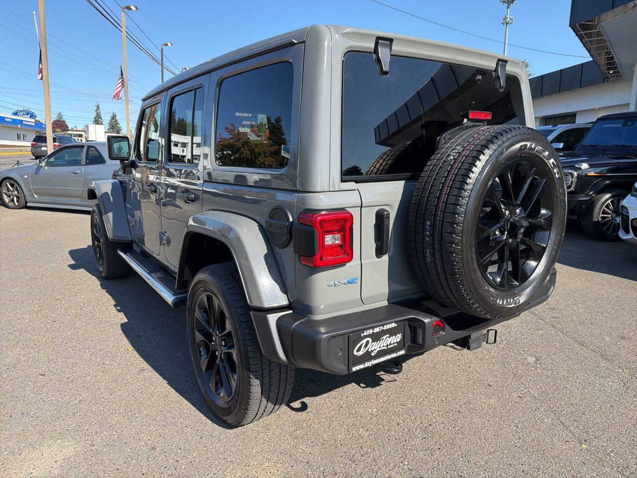 Used 2021 Jeep Wrangler Unlimited Sahara w/ Cold Weather Group image 3