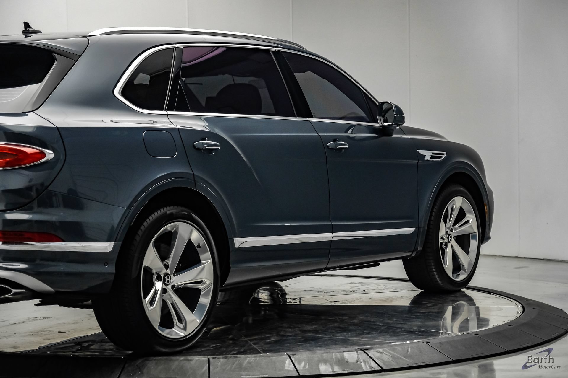 Used 2023 Bentley Bentayga Extended Wheelbase AWD/4WD image 18