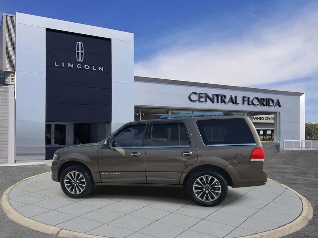 Used 2017 Lincoln Navigator Select image 6