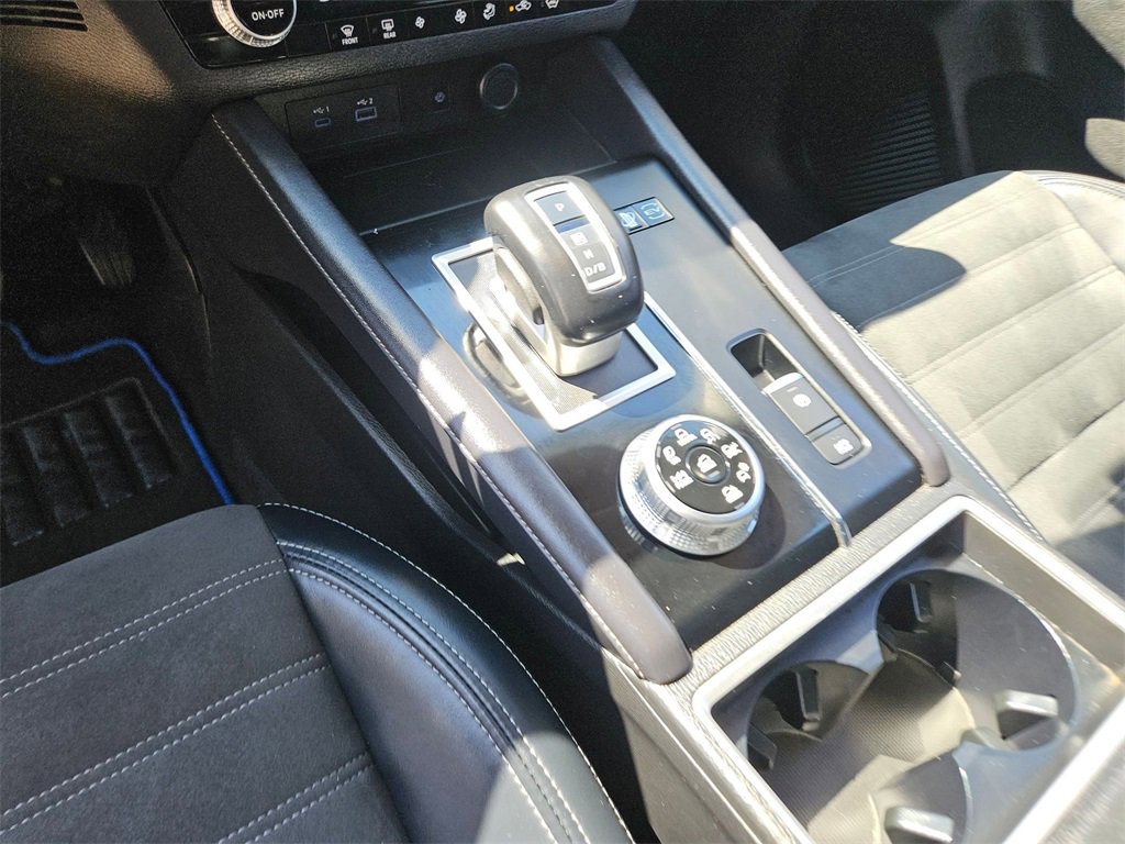 Used 2023 Mitsubishi Outlander SE image 17