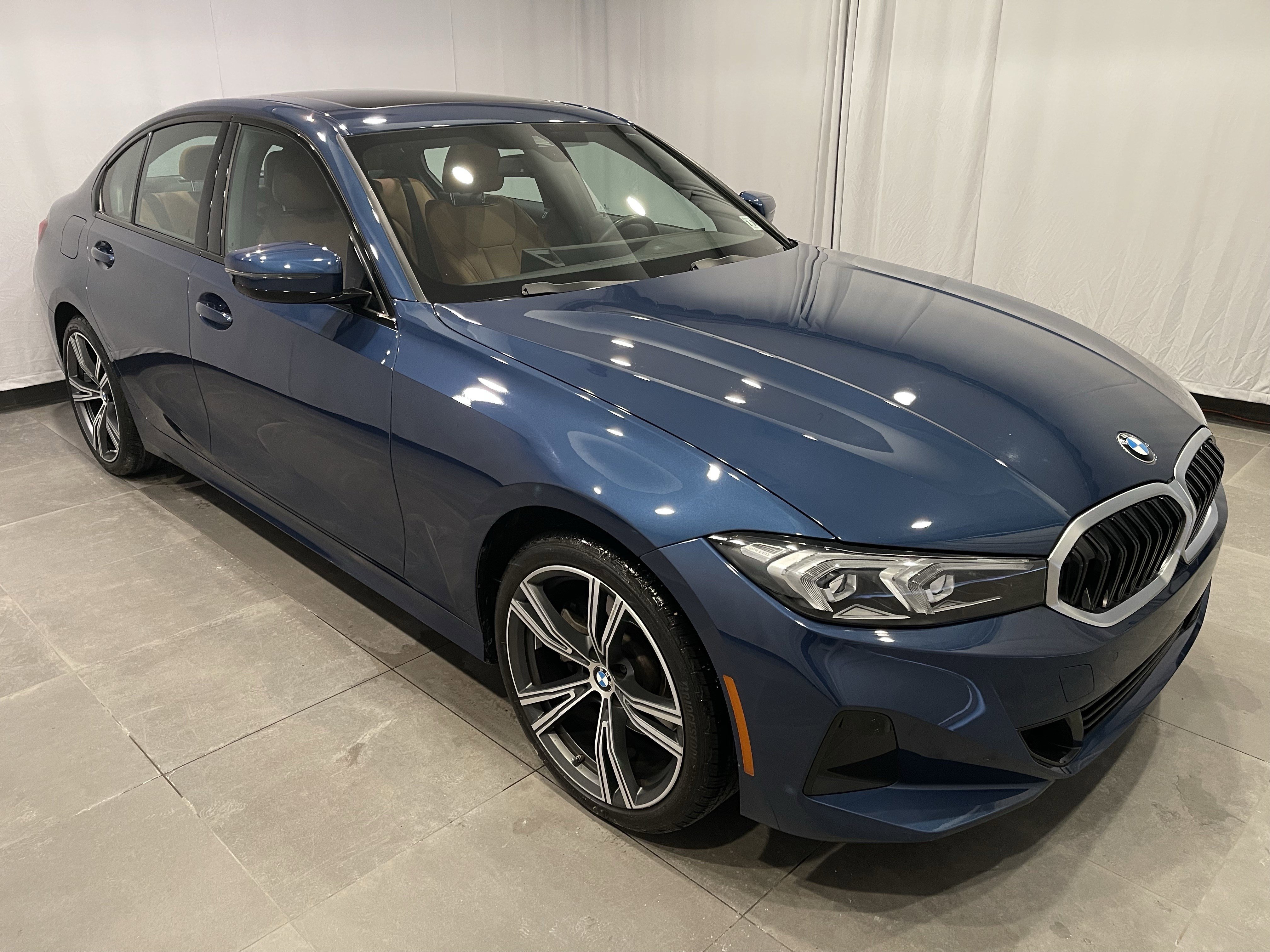Used 2023 BMW 330i xDrive 330i xDrive w/ Driving Assistance Package image 3