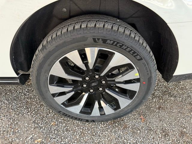 New 2026 Ford Expedition Platinum w/ Driver's Package image 5