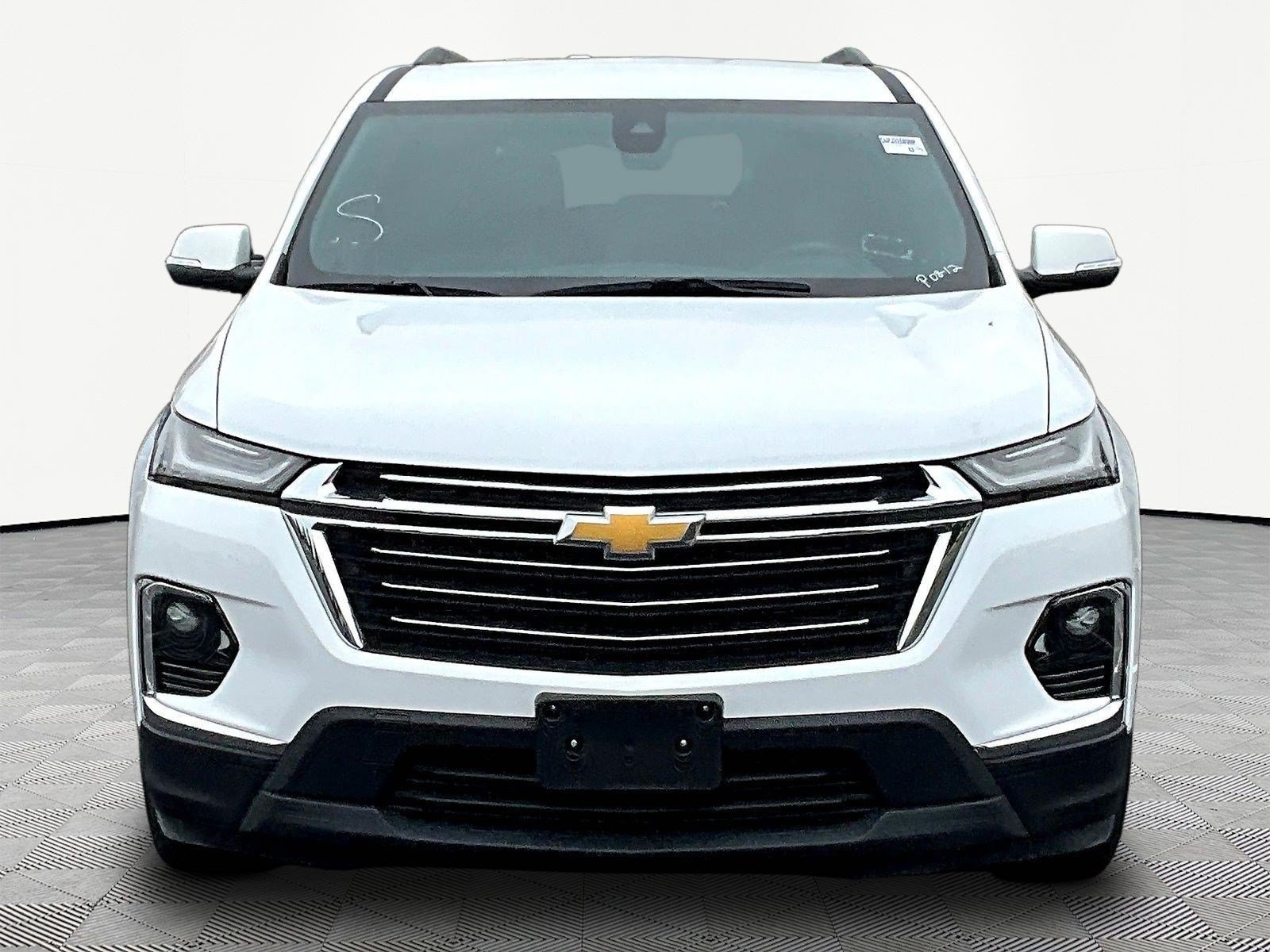 Used 2023 Chevrolet Traverse LT FWD image 2
