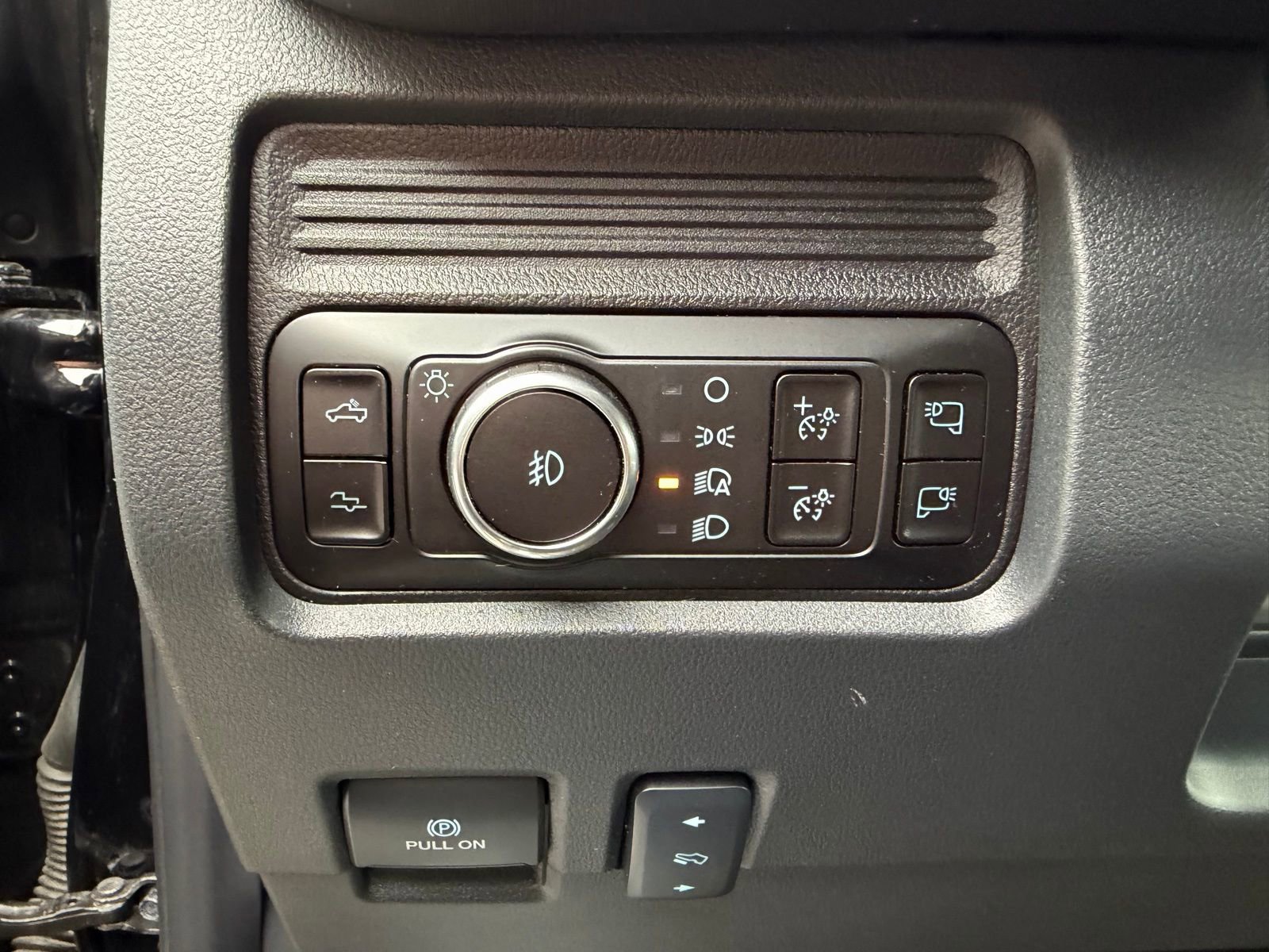 Used 2025 Ford F350 Platinum image 17