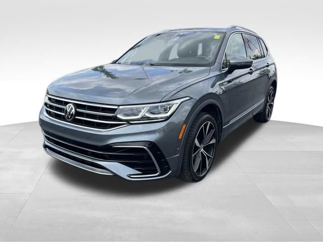 Used 2023 Volkswagen Tiguan SEL R-Line AWD/4WD image 3