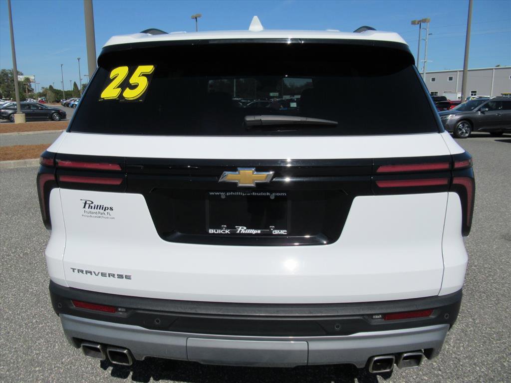 Used 2025 Chevrolet Traverse LT image 6