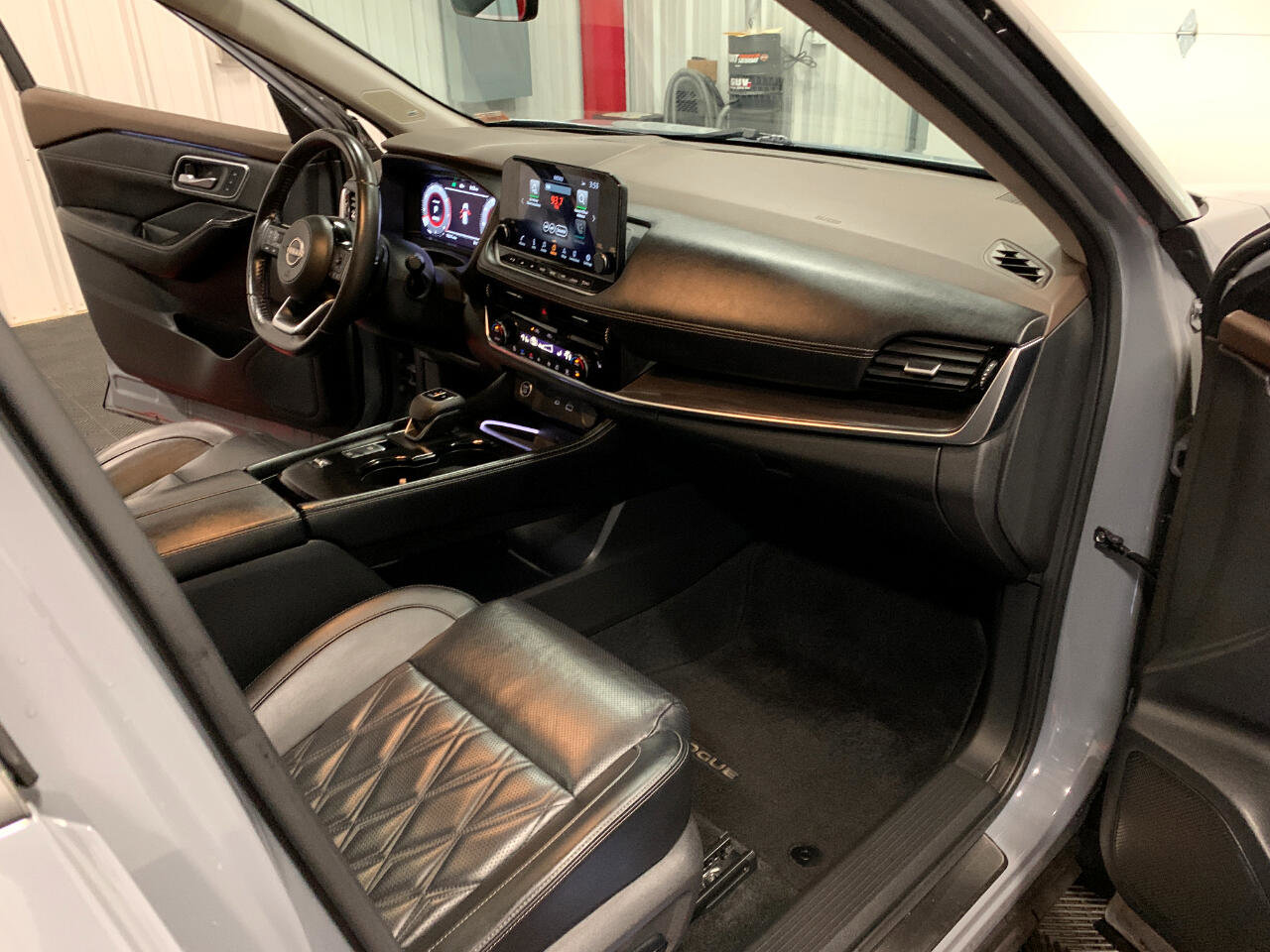 Used 2023 Nissan Rogue Platinum w/ Platinum Premium Package image 53