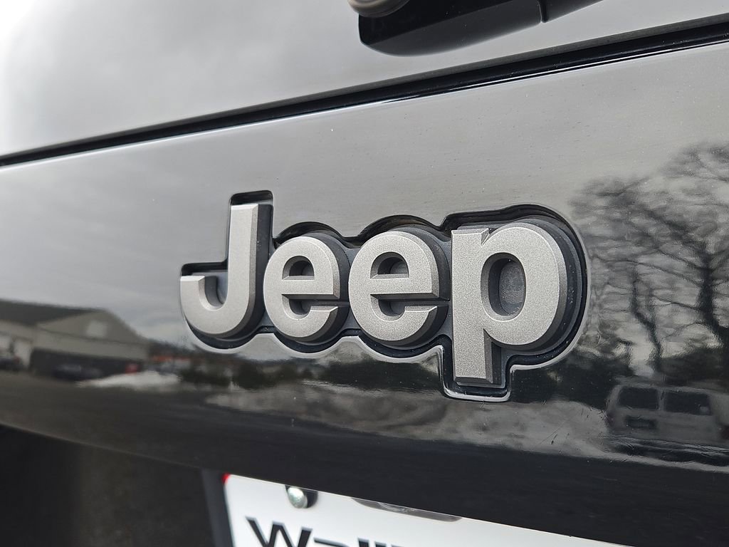 Used 2019 Jeep Cherokee Trailhawk AWD/4WD image 27