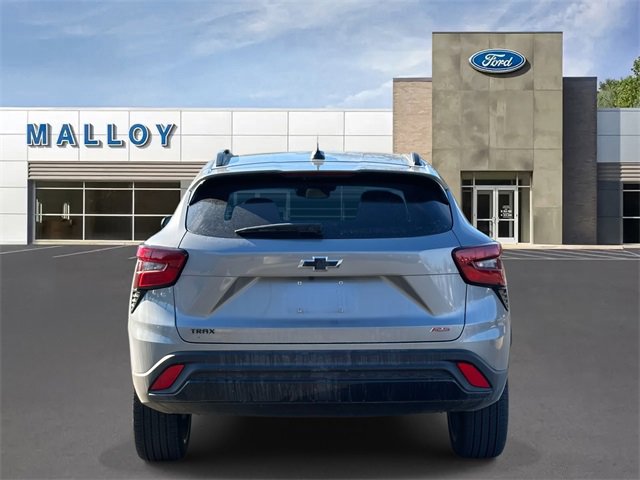Used 2025 Chevrolet Trax RS w/ Sunroof Package image 3