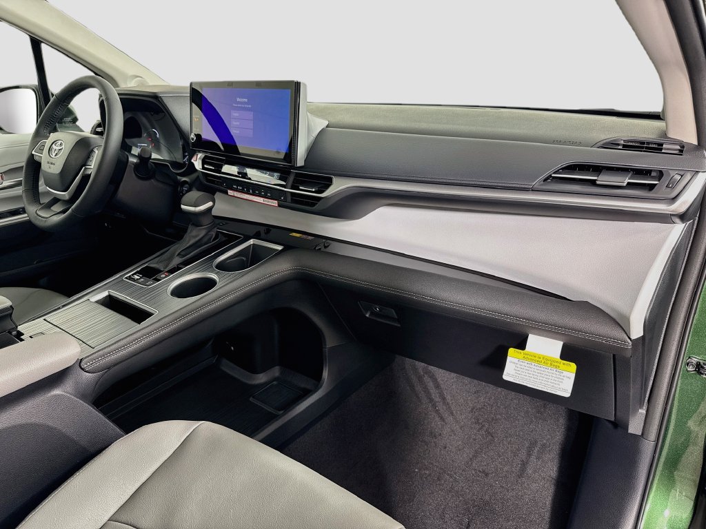 New 2026 Toyota Sienna XLE AWD/4WD image 31