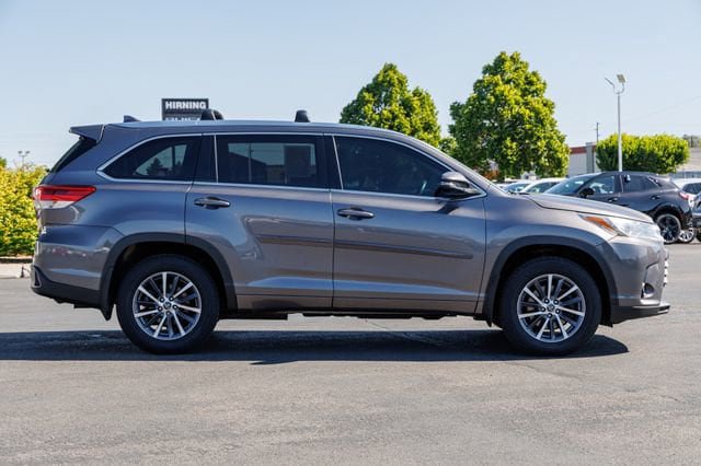 Used 2017 Toyota Highlander XLE w/ Protection Package #3 AWD/4WD image 5