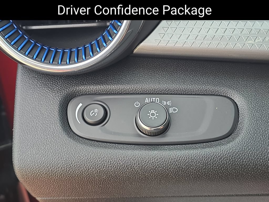 Used 2025 Chevrolet Trax LT w/ Driver Confidence Package FWD image 12