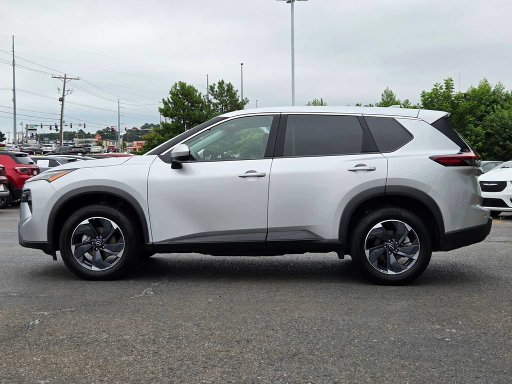 Used 2025 Nissan Rogue SV FWD image 3