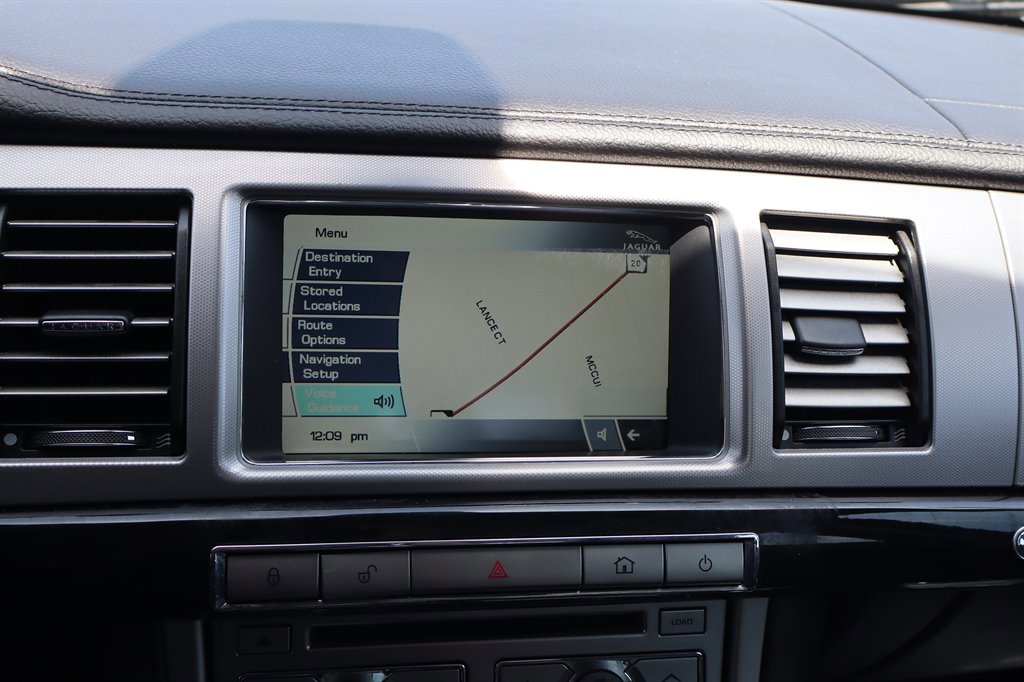 Used 2011 Jaguar XF RWD image 25