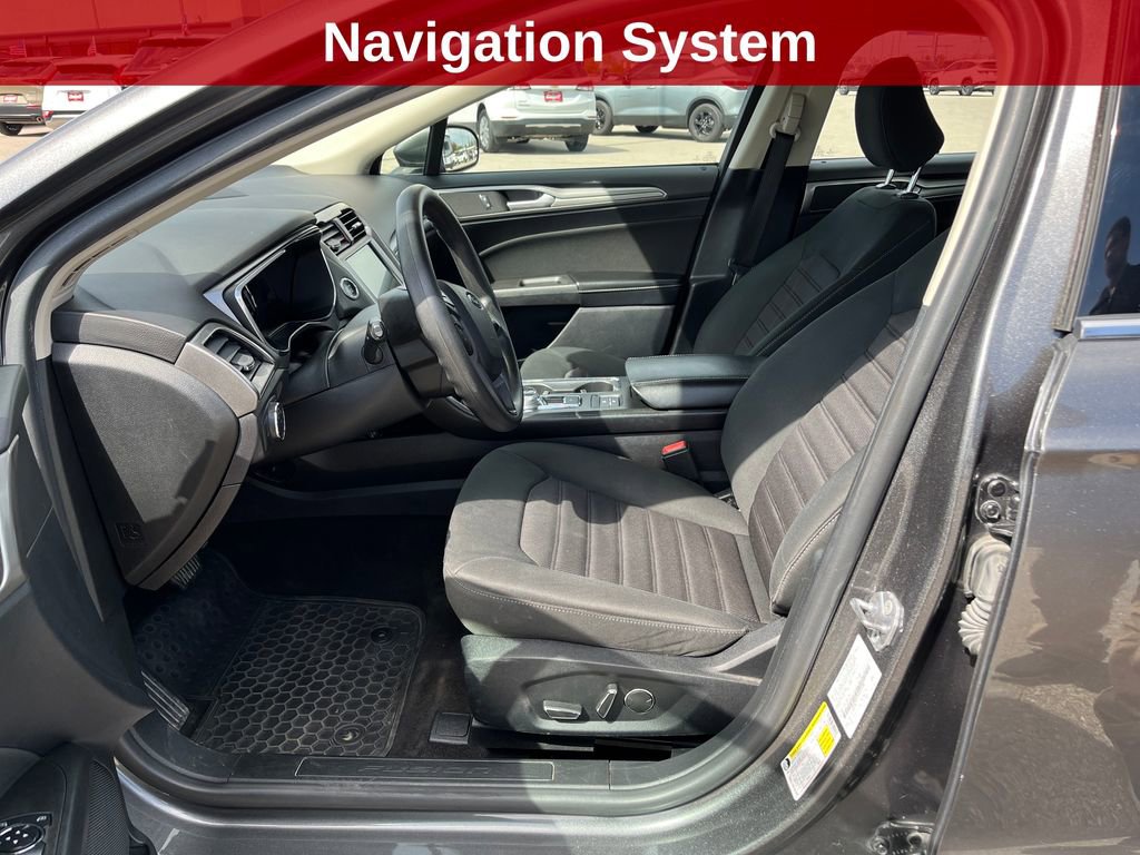Used 2020 Ford Fusion SE FWD image 11