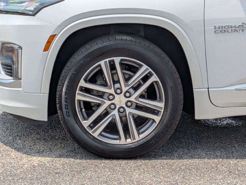 Used 2023 Chevrolet Traverse High Country FWD image 12