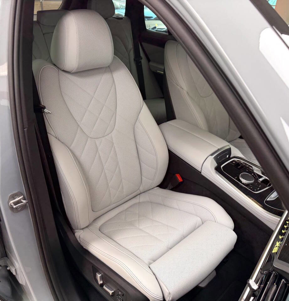 Used 2025 BMW X5 xDrive40i w/ M Sport Package image 59